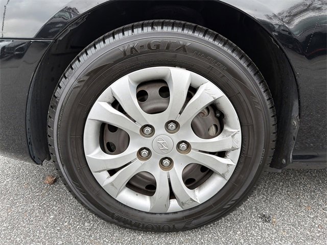 Used 2010 Hyundai Elantra GLS image 11