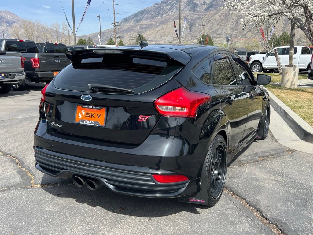 Used 2018 Ford Focus ST image 10