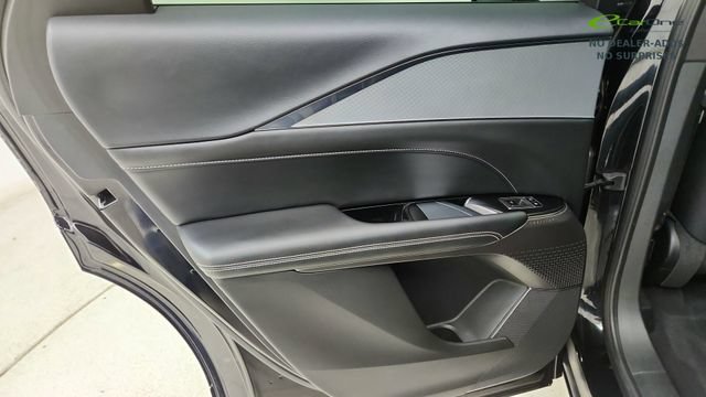 Used 2024 Cadillac Lyriq Tech RWD image 34