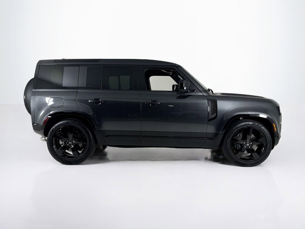 Used 2025 Land Rover Defender 110 X-Dynamic SE image 6