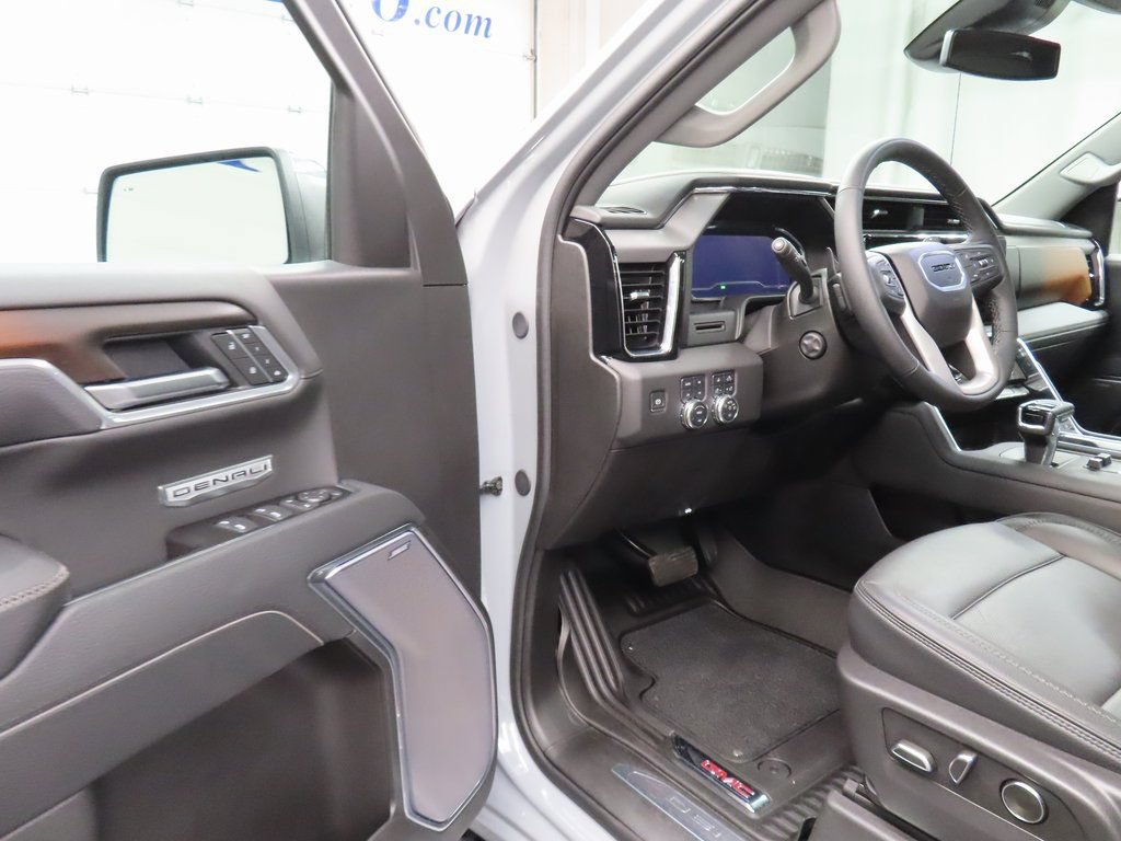 Used 2025 GMC Sierra 1500 Denali AWD/4WD image 45