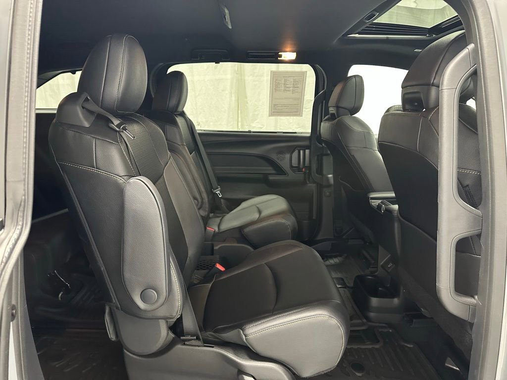 Used 2026 Toyota Sienna XLE Woodland Edition AWD/4WD image 55
