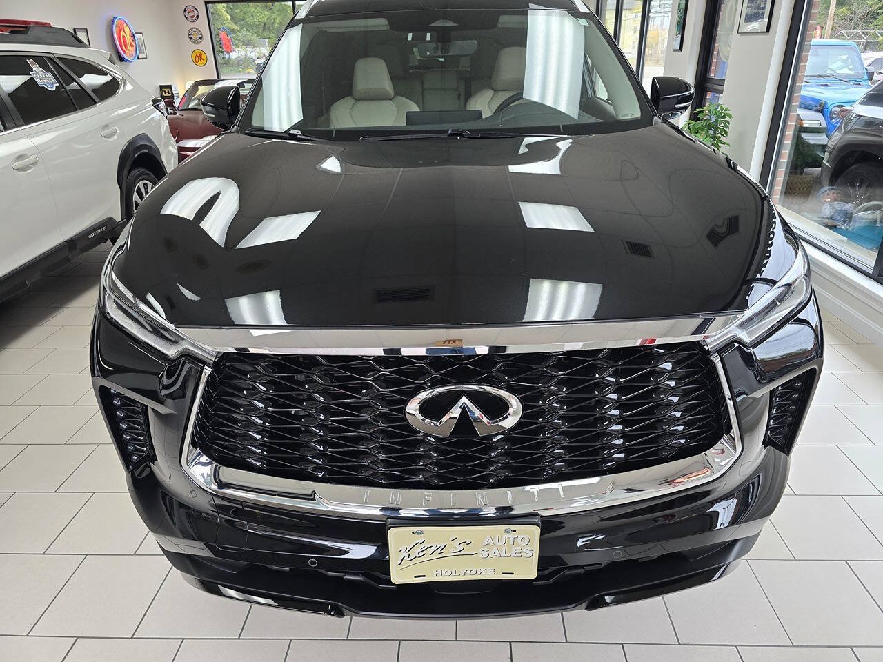 Used 2023 INFINITI QX60 Luxe w/ Cargo Package AWD/4WD image 2