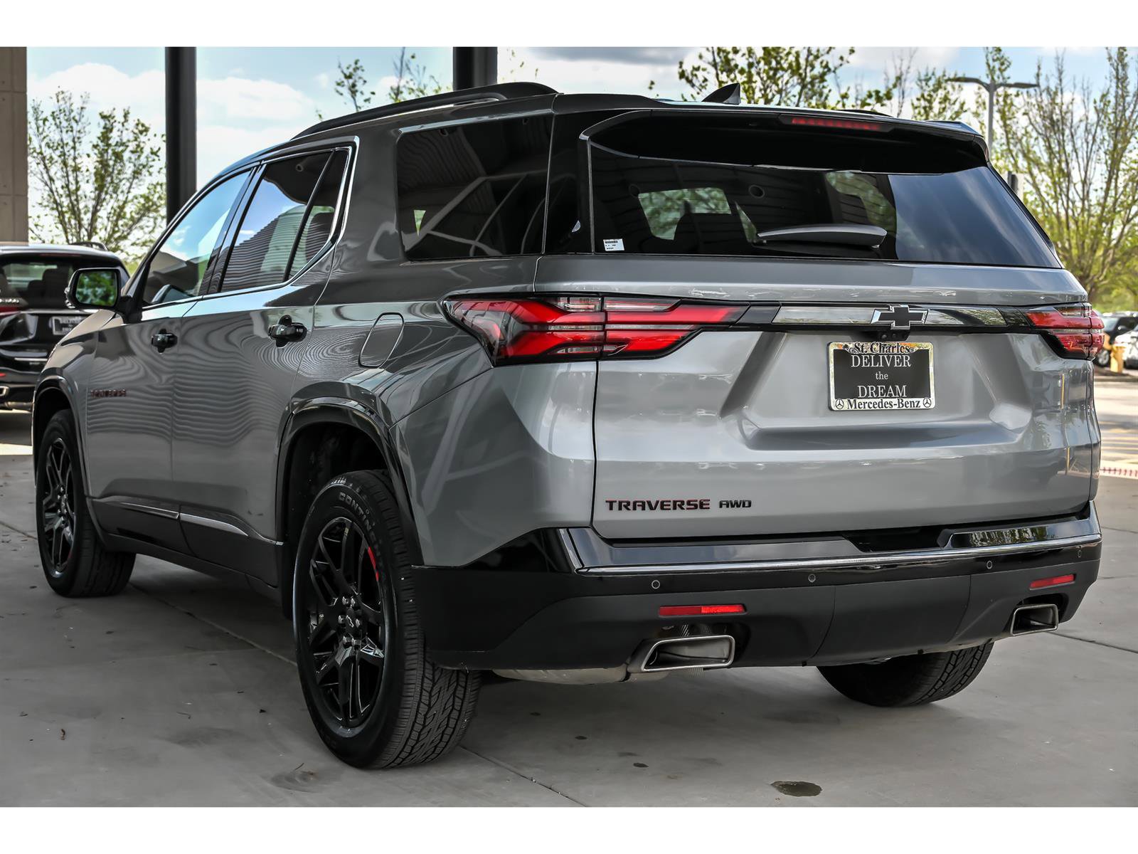 Used 2023 Chevrolet Traverse Premier w/ Redline Edition AWD/4WD image 6