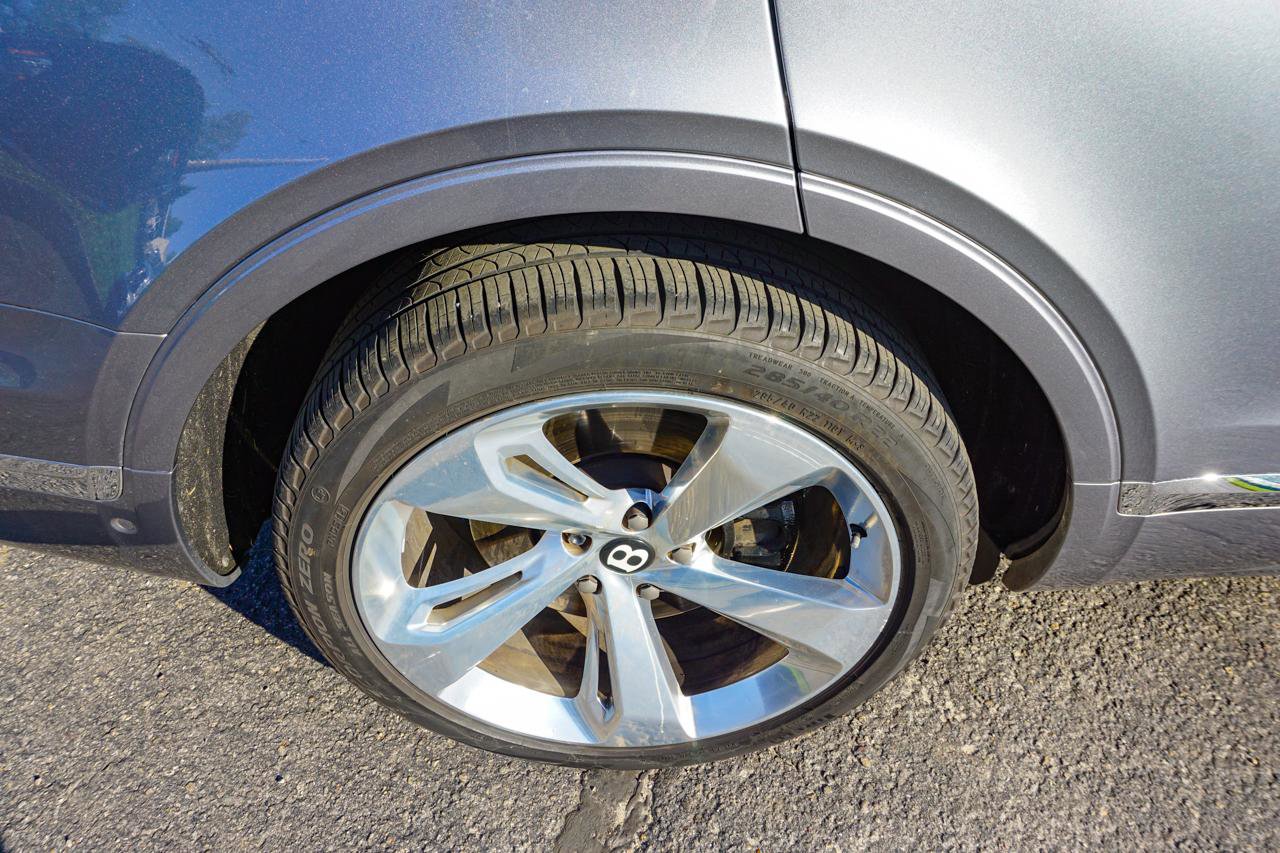 Used 2017 Bentley Bentayga AWD/4WD image 56