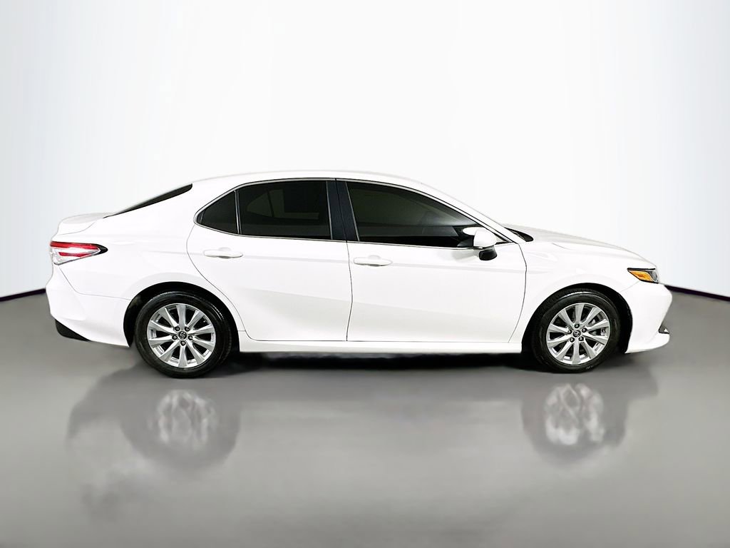 Used 2018 Toyota Camry LE FWD image 7