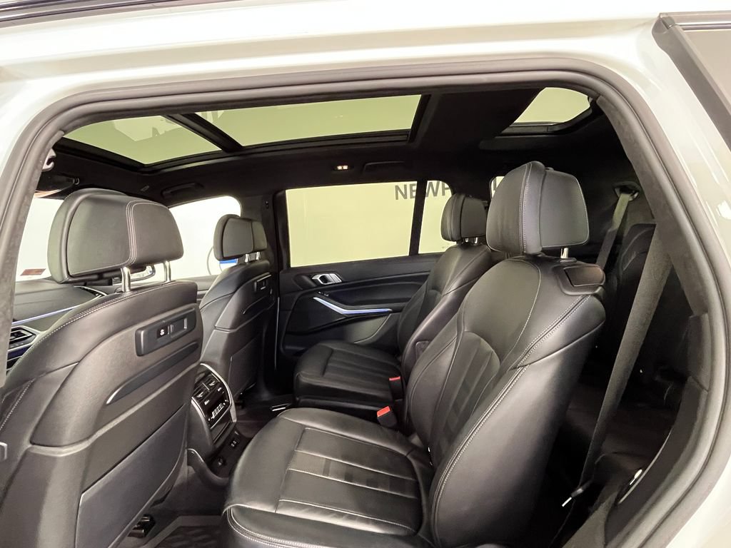 Used 2021 BMW X7 xDrive40i w/ M Sport Package AWD/4WD image 19