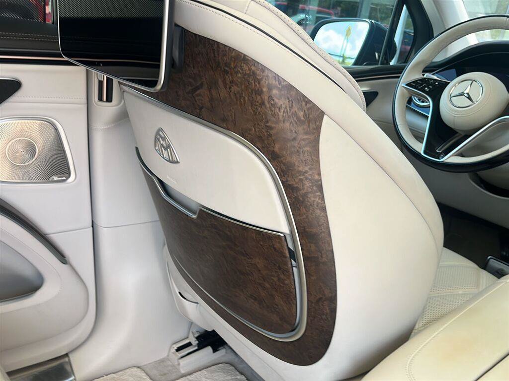 Used 2024 Mercedes-Benz Maybach EQS 680 4MATIC image 13