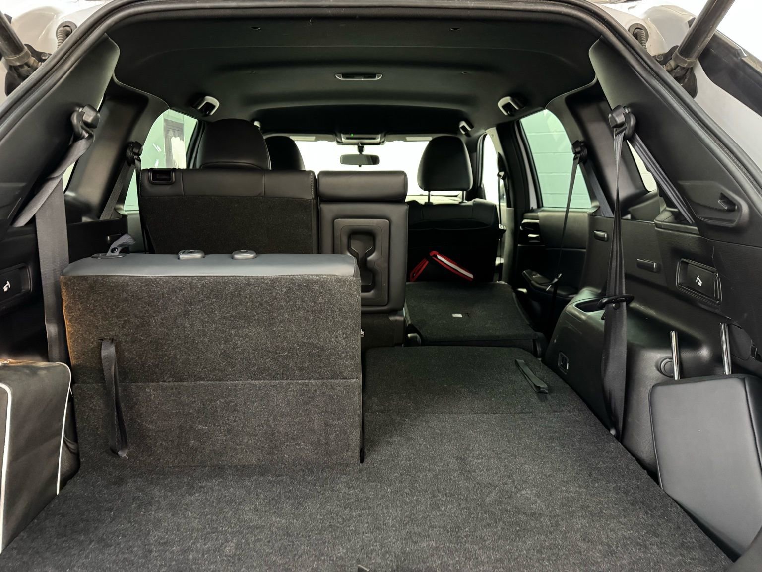 Used 2023 Mitsubishi Outlander SE Black Edition image 37