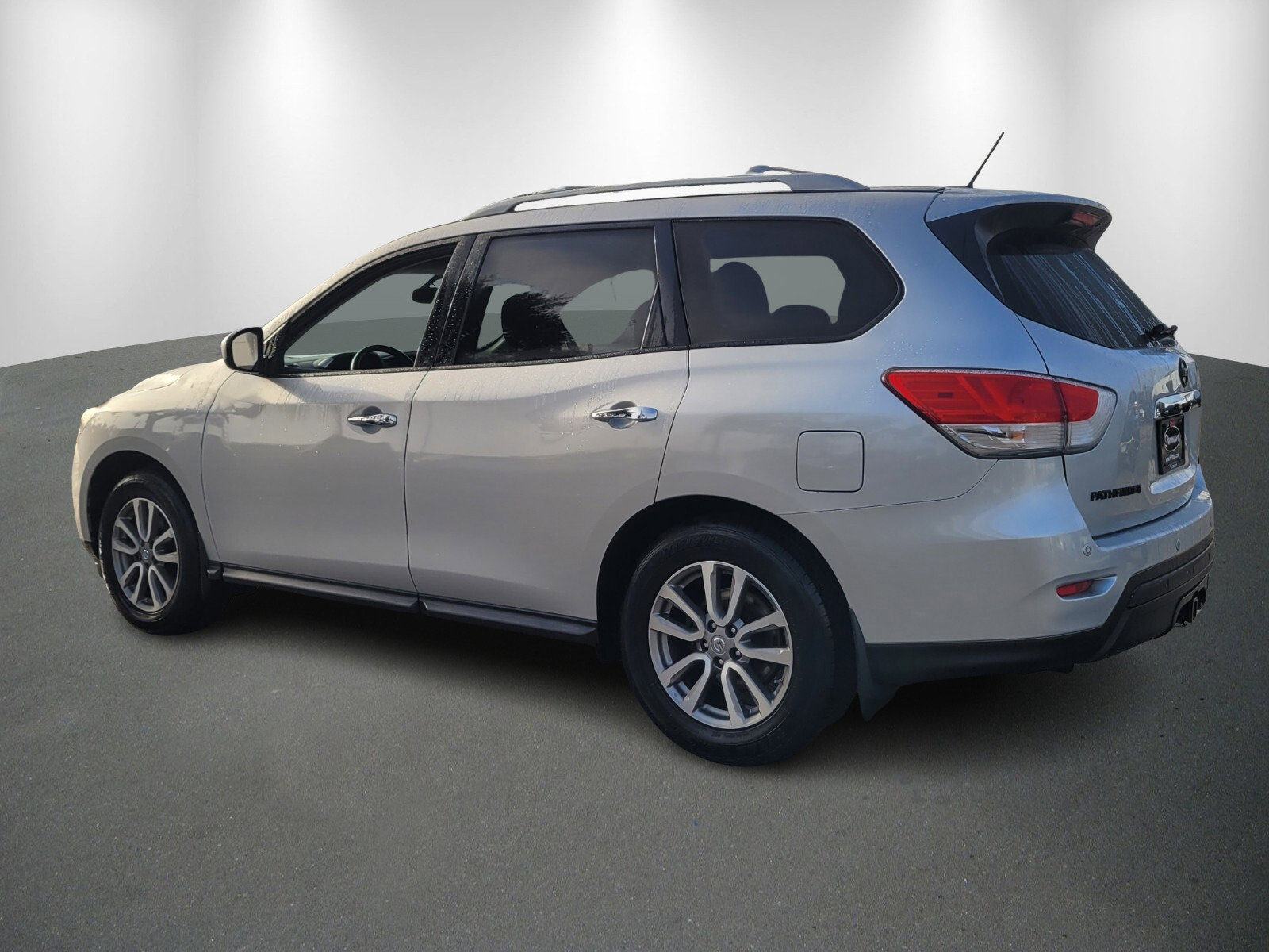 Used 2016 Nissan Pathfinder SV image 5