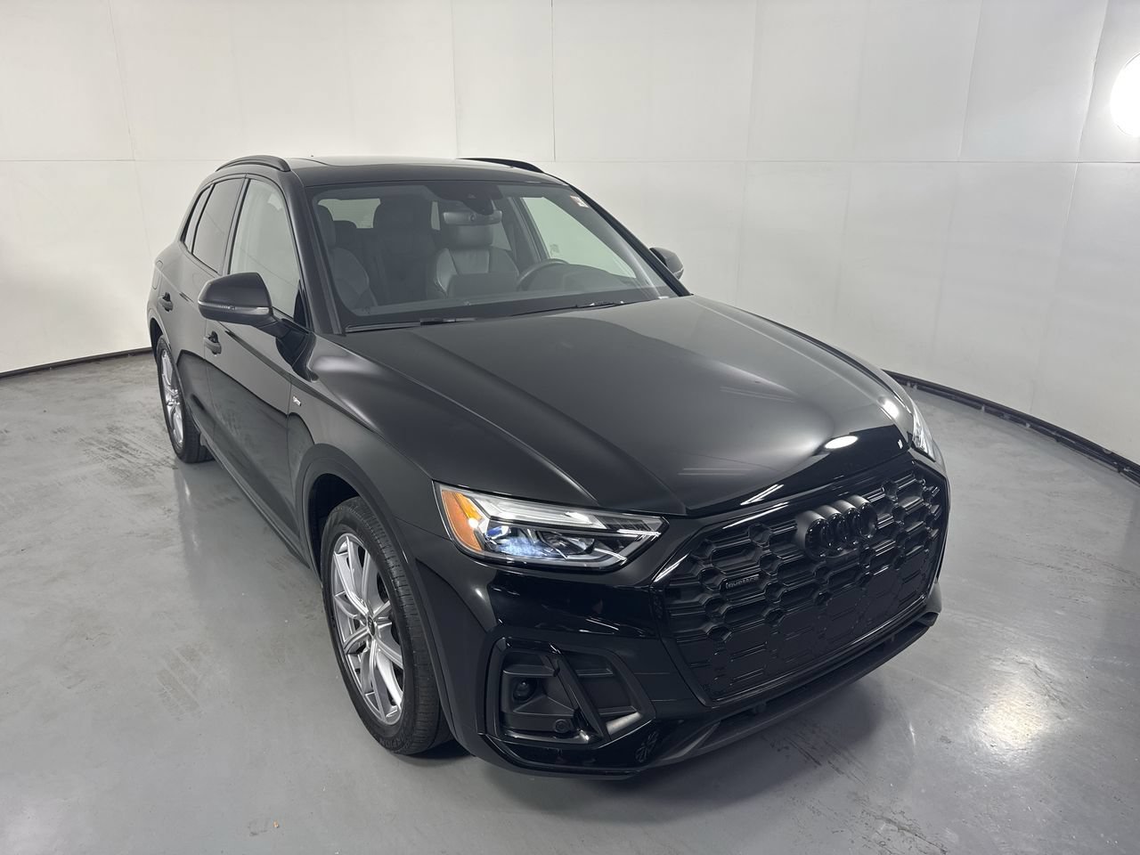 Used 2023 Audi Q5 e Premium Plus w/ Premium Plus Package AWD/4WD image 29