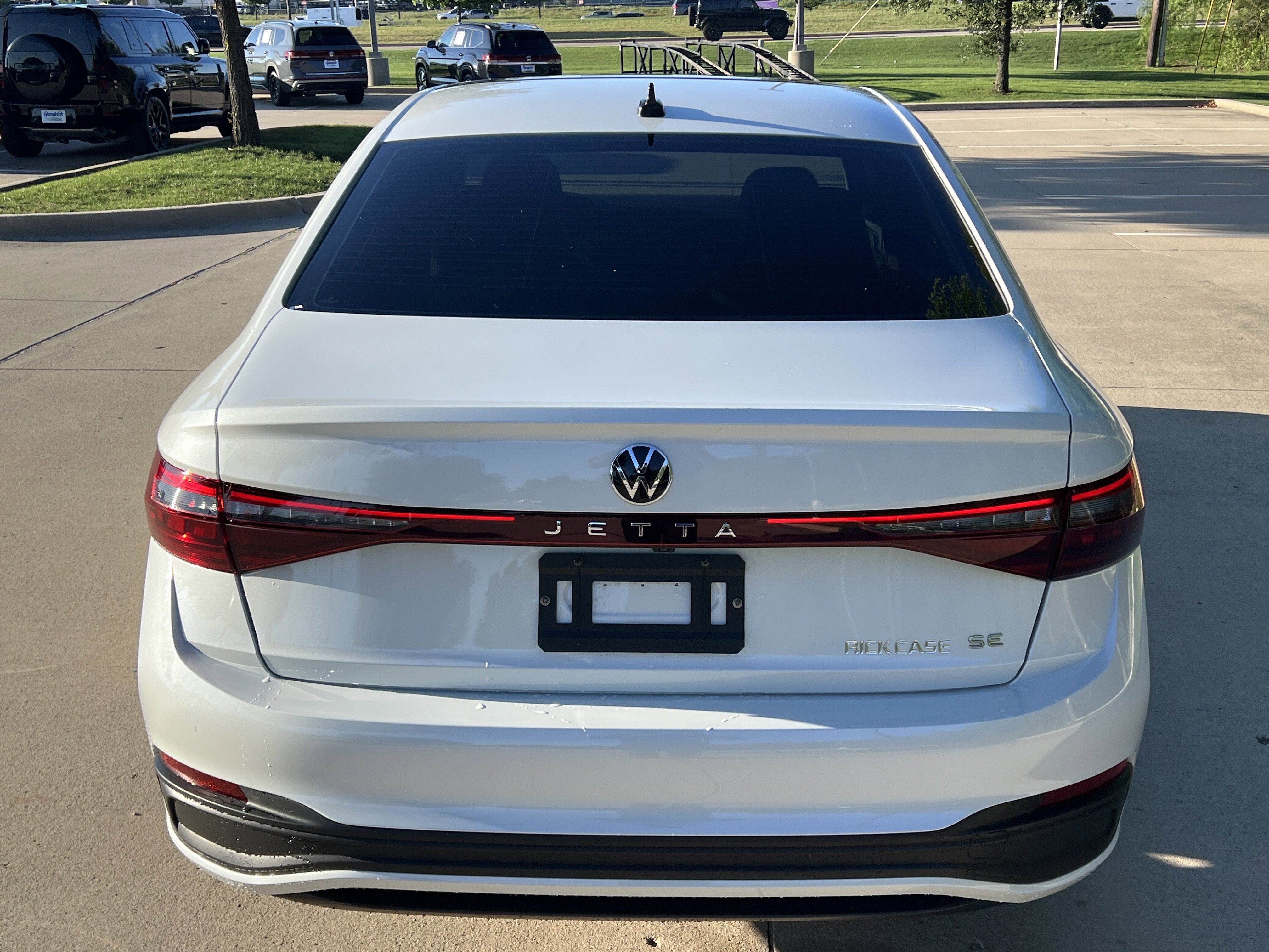 Used 2025 Volkswagen Jetta SE w/ Sunroof Package FWD image 9