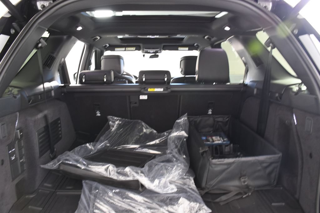 Certified 2026 Land Rover Discovery Limited Edition AWD/4WD image 24