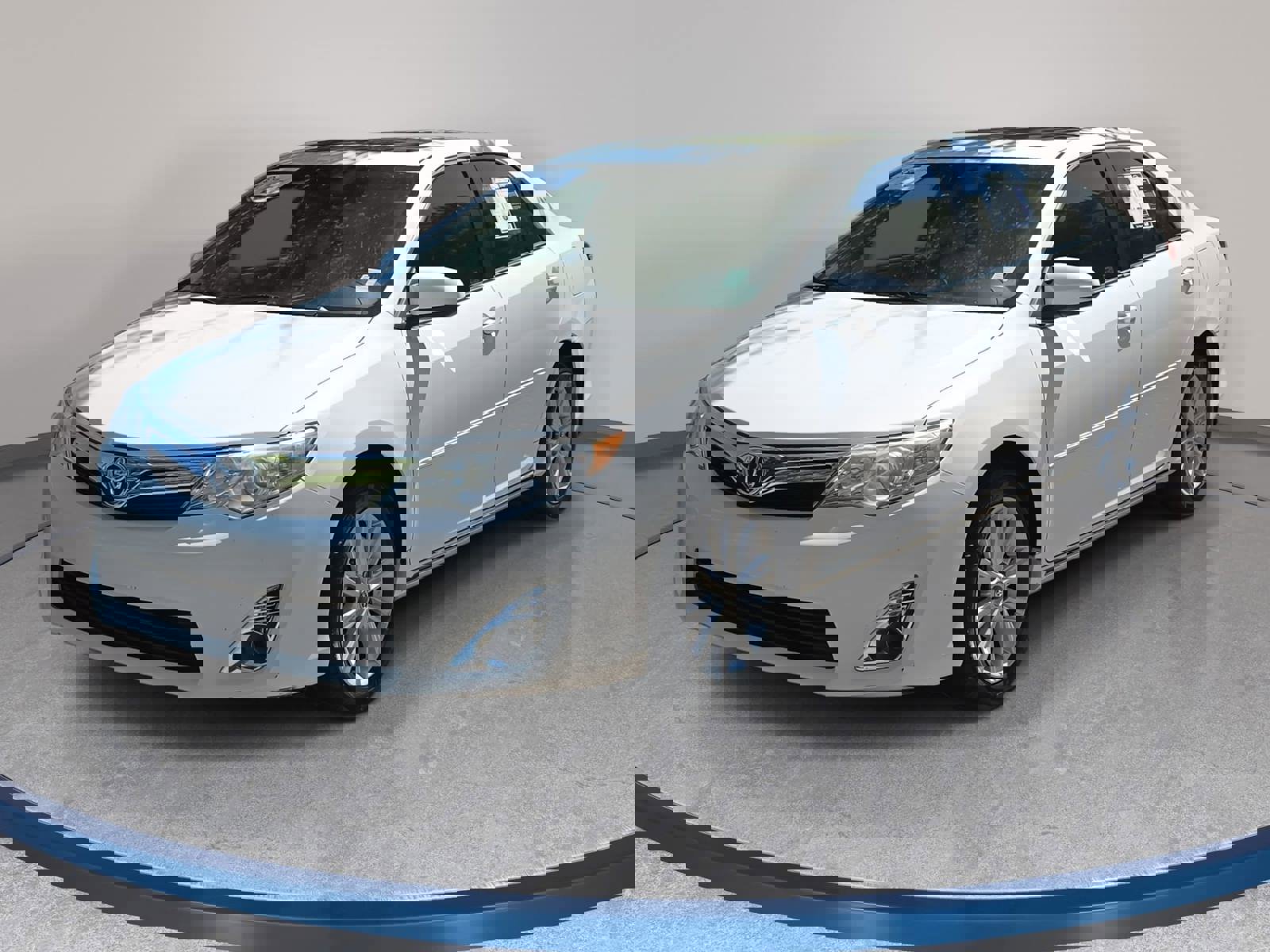 Used 2013 Toyota Camry XLE w/ Leather Pkg image 1