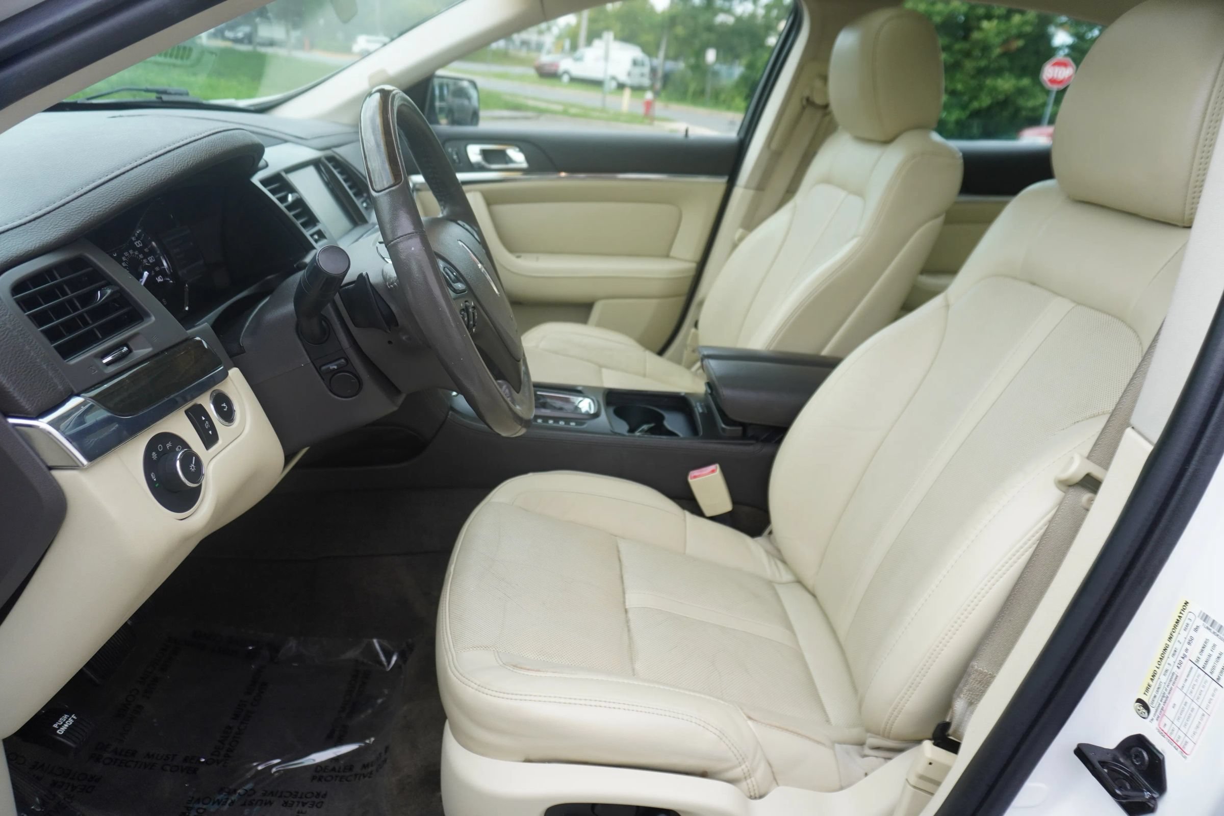 Used 2013 Lincoln MKS FWD image 9