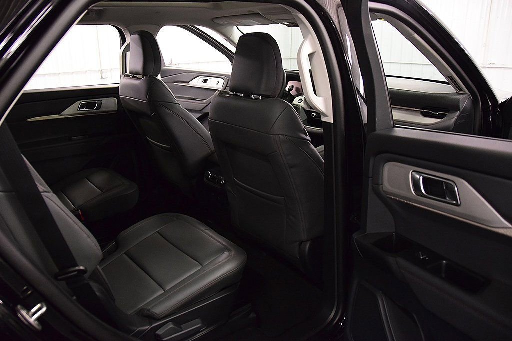 New 2026 Ford Explorer Active w/ Active Comfort Package image 33