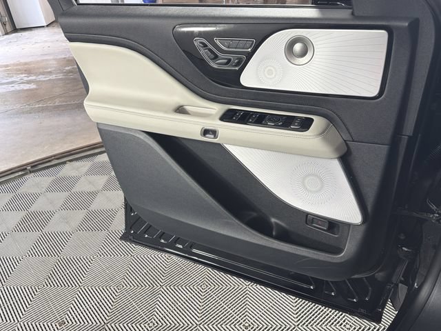 New 2026 Lincoln Aviator Reserve AWD/4WD image 13