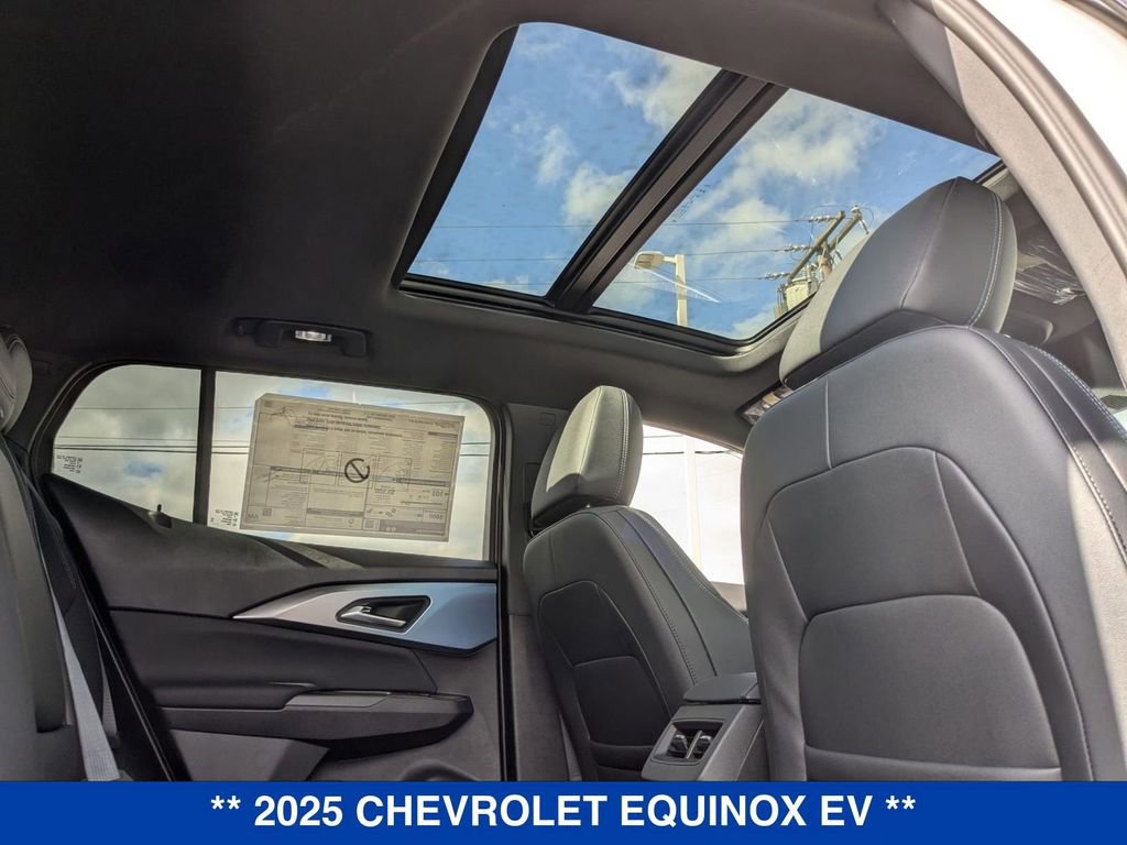 New 2025 Chevrolet Equinox EV LT AWD/4WD image 32