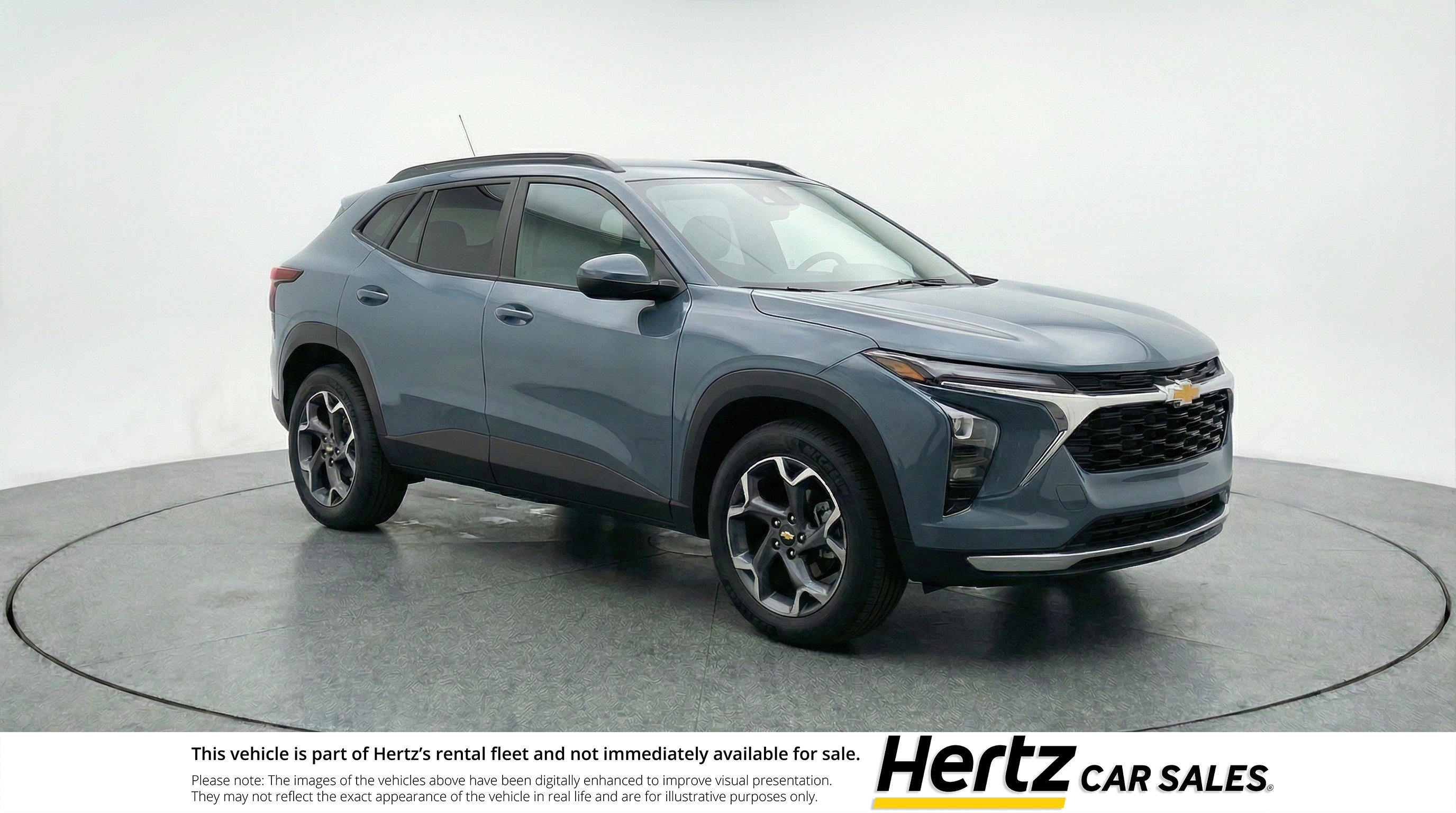 Used 2025 Chevrolet Trax LT FWD image 1