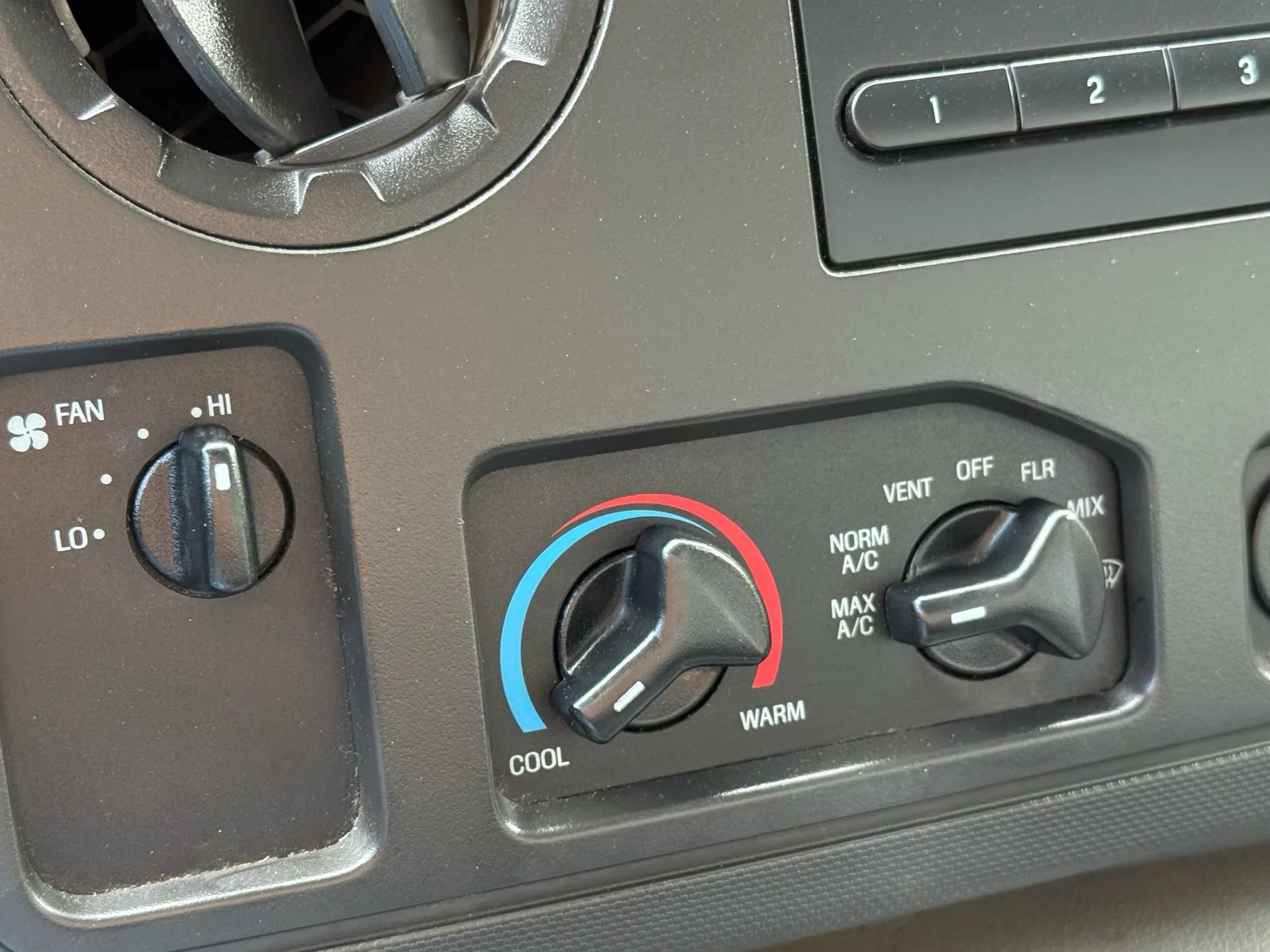 Used 2016 Ford E-350 and Econoline 350 Super Duty image 20