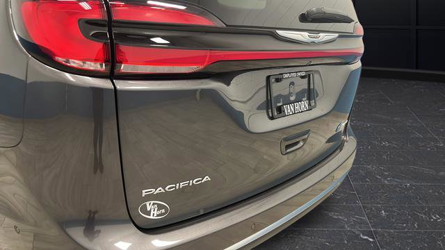 Used 2023 Chrysler Pacifica Pinnacle FWD image 43