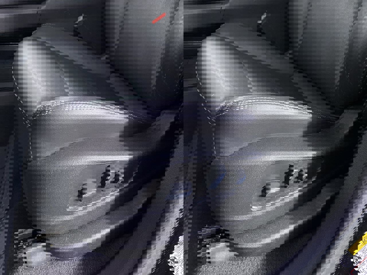 Certified 2023 Cadillac XT5 Premium Luxury w/ Technology Package FWD image 9