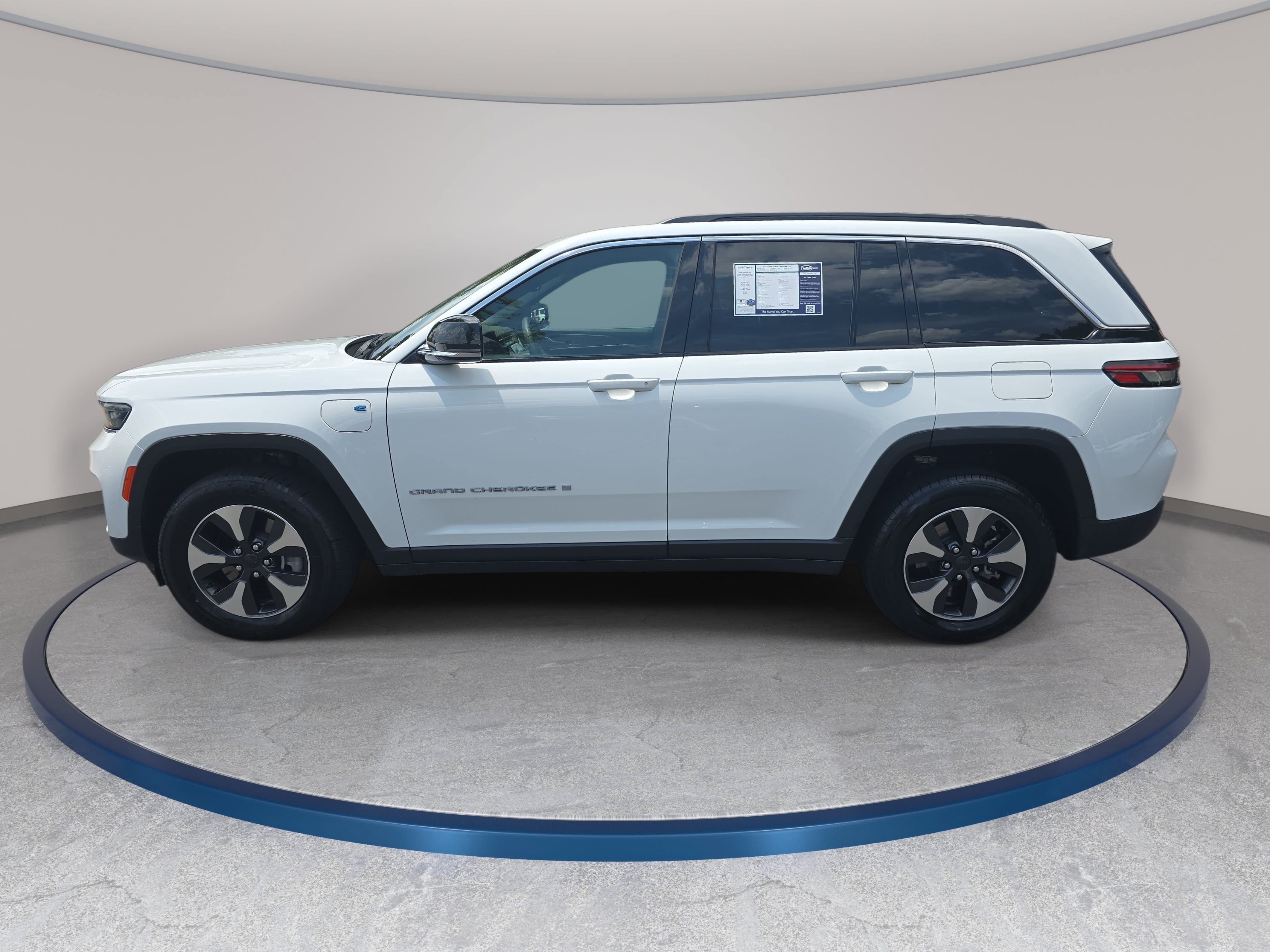 Used 2024 Jeep Grand Cherokee Limited 4xe AWD/4WD image 8