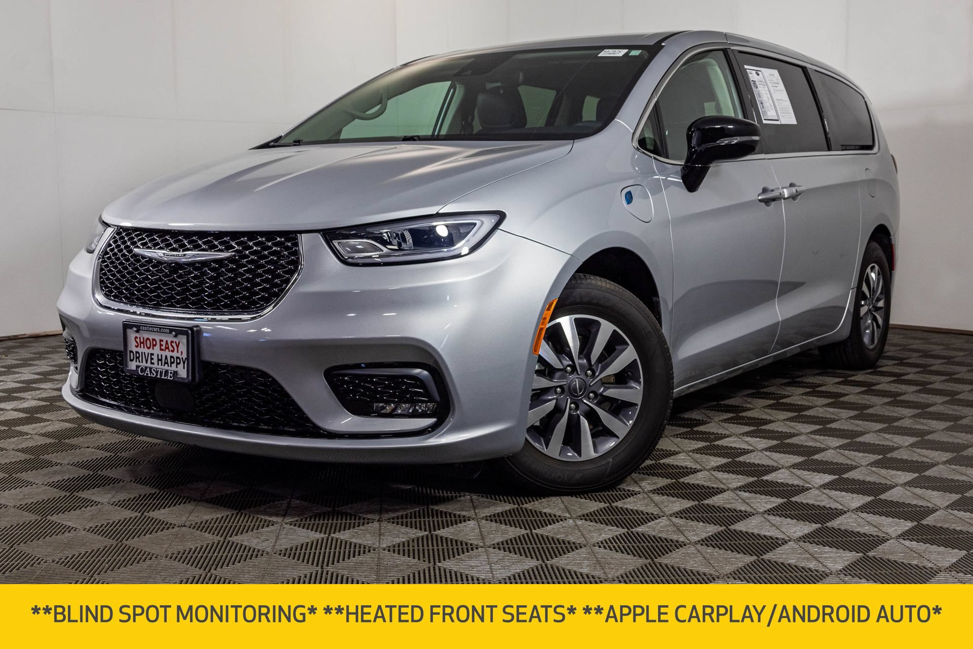 Used 2024 Chrysler Pacifica Limited FWD image 2