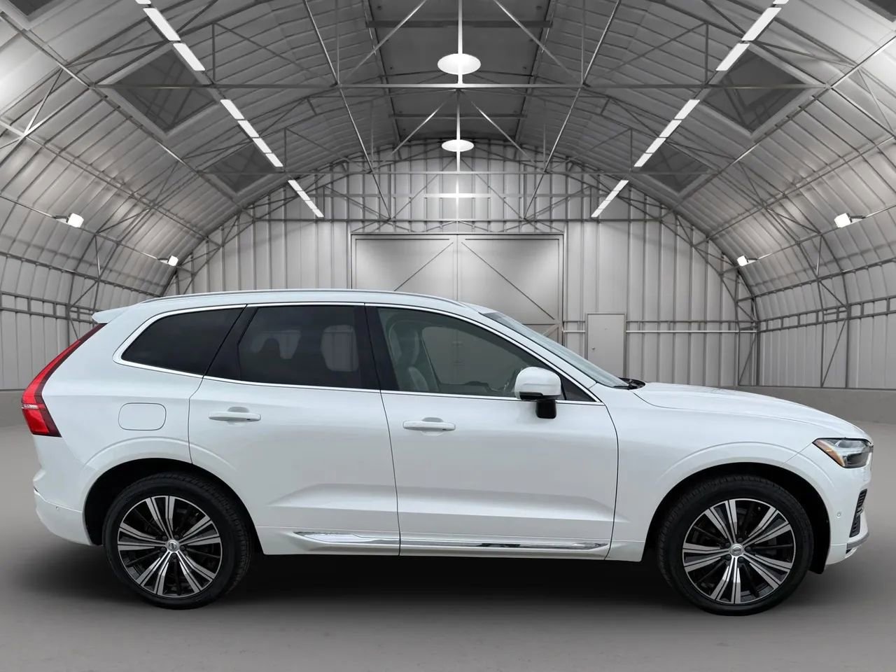 Used 2022 Volvo XC60 T8 Inscription w/ Advanced Package image 3