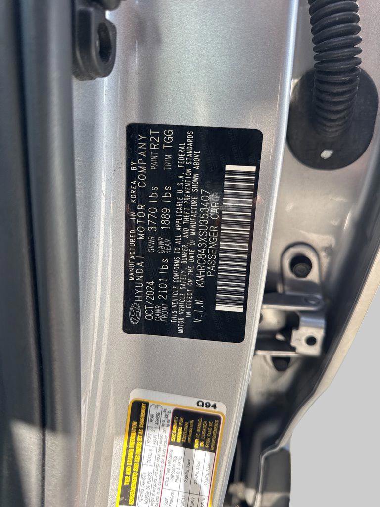 Used 2025 Hyundai Venue SEL FWD image 29