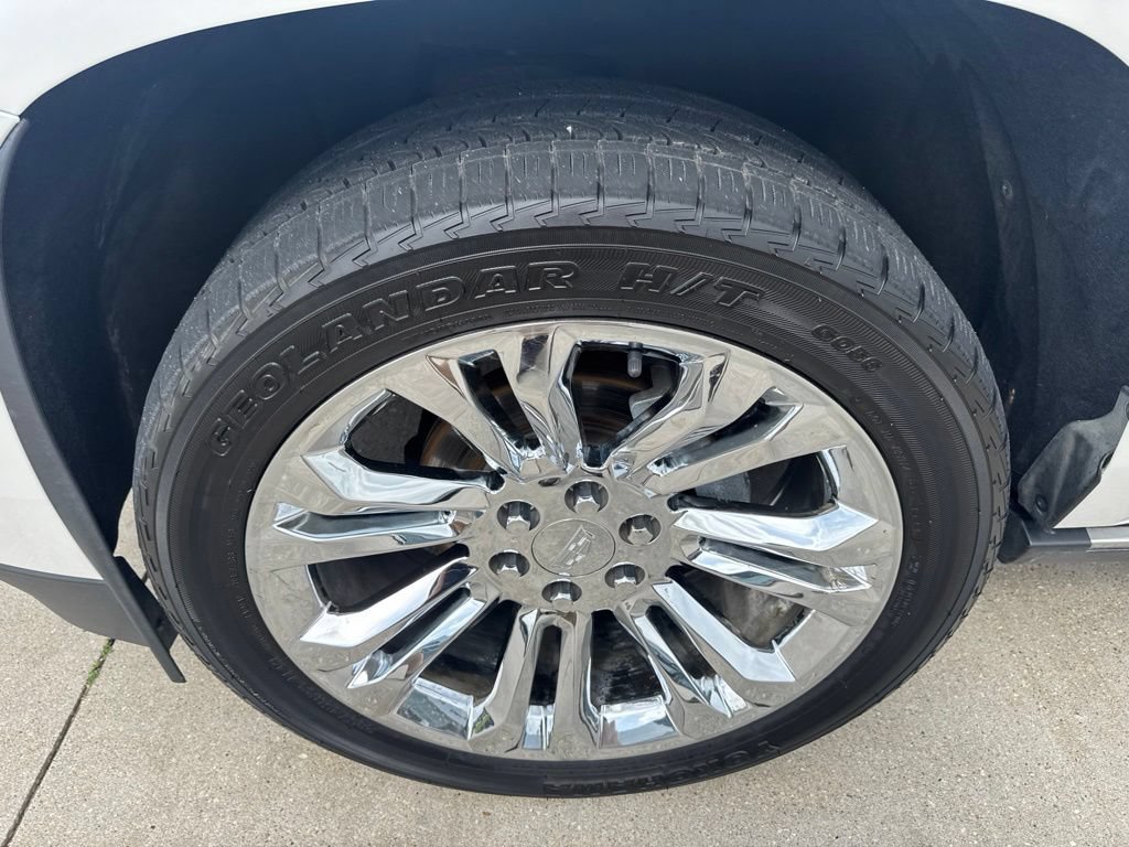 Used 2017 Cadillac Escalade Premium Luxury AWD/4WD image 6