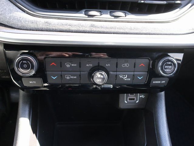 Used 2025 Jeep Compass Latitude w/ Sun & Sound Group image 28