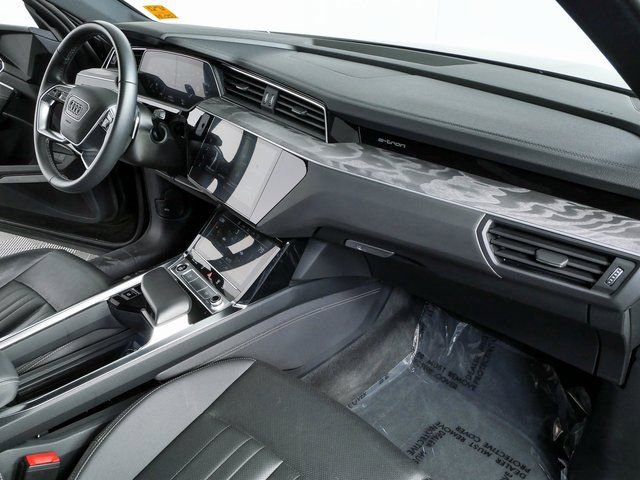 Certified 2022 Audi e-tron Premium Plus w/ Premium Plus Package image 25