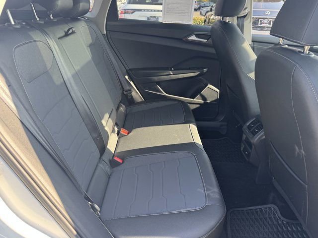 Used 2025 Volkswagen Taos SE image 31