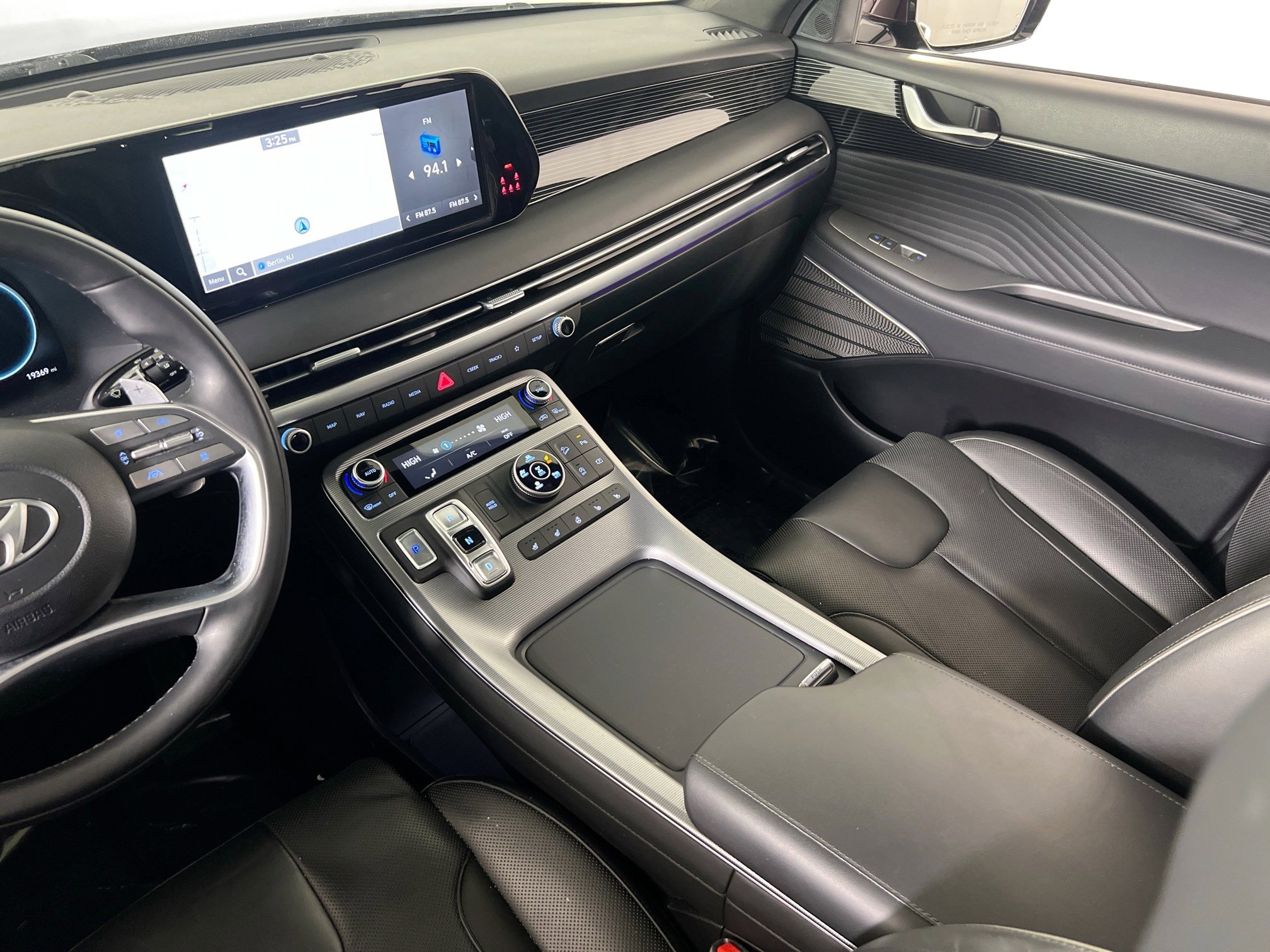 Used 2023 Hyundai Palisade Calligraphy image 24