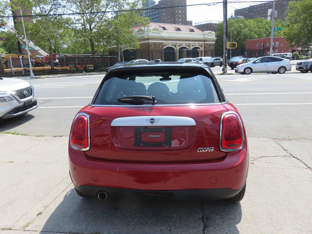 Used 2015 MINI Cooper 4-Door Hardtop FWD image 8
