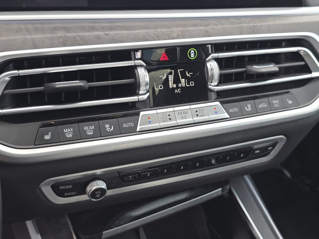 Used 2022 BMW X7 xDrive40i w/ Premium Package AWD/4WD image 24