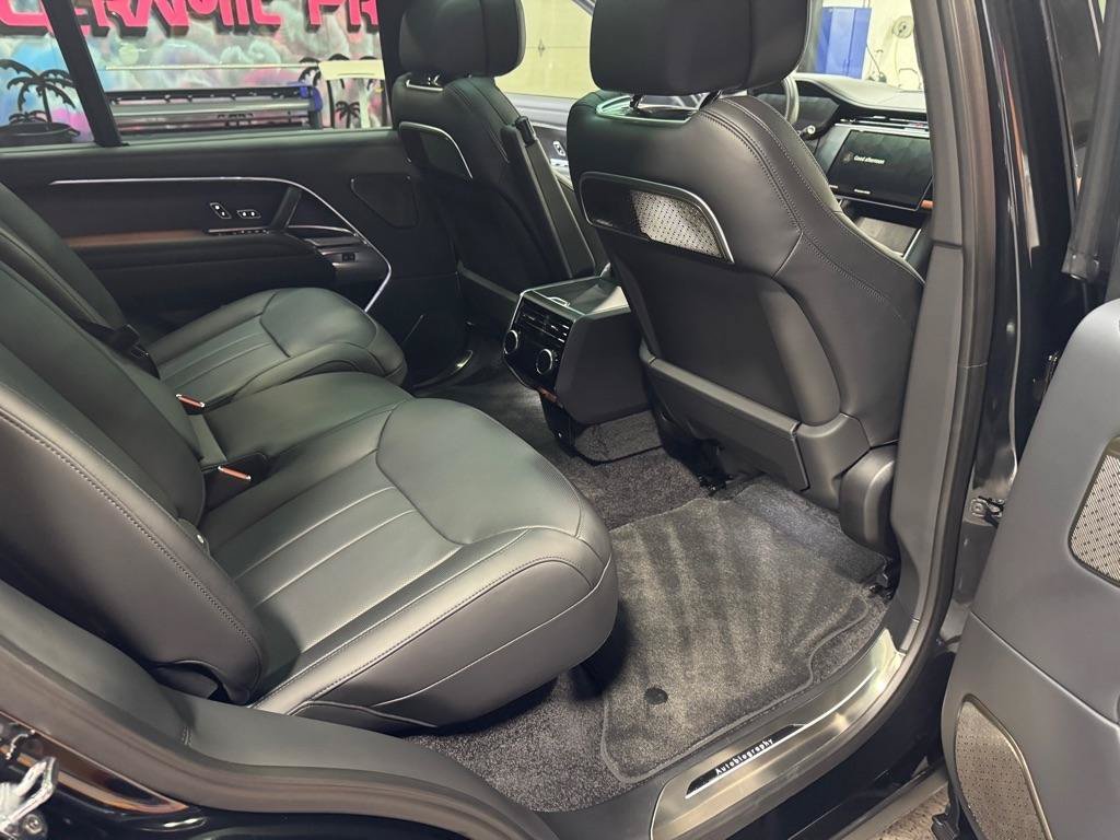 Used 2025 Land Rover Range Rover Long Wheelbase Autobiography AWD/4WD image 19