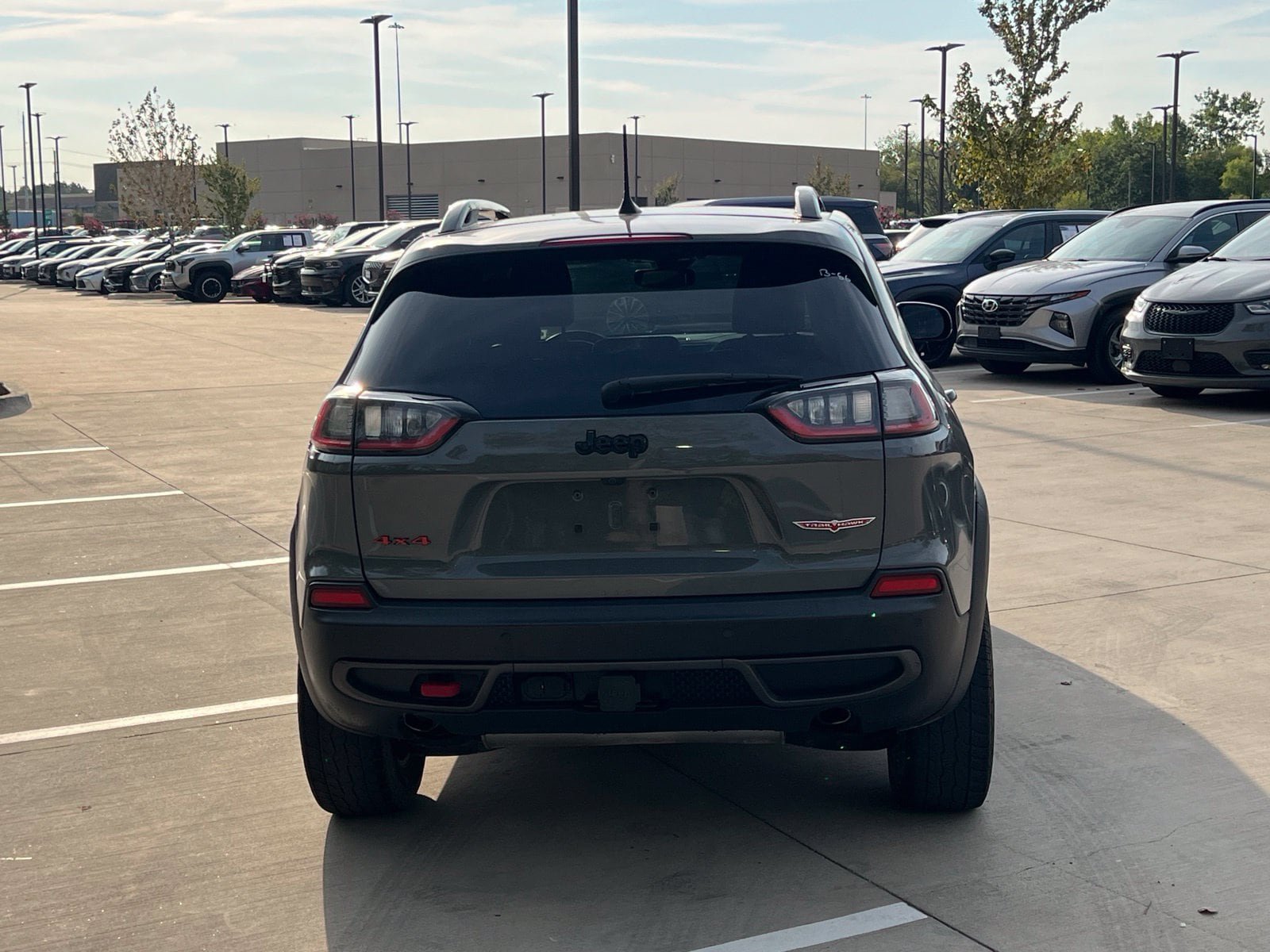 Used 2023 Jeep Cherokee Trailhawk w/ Sun & Sound Group AWD/4WD image 10