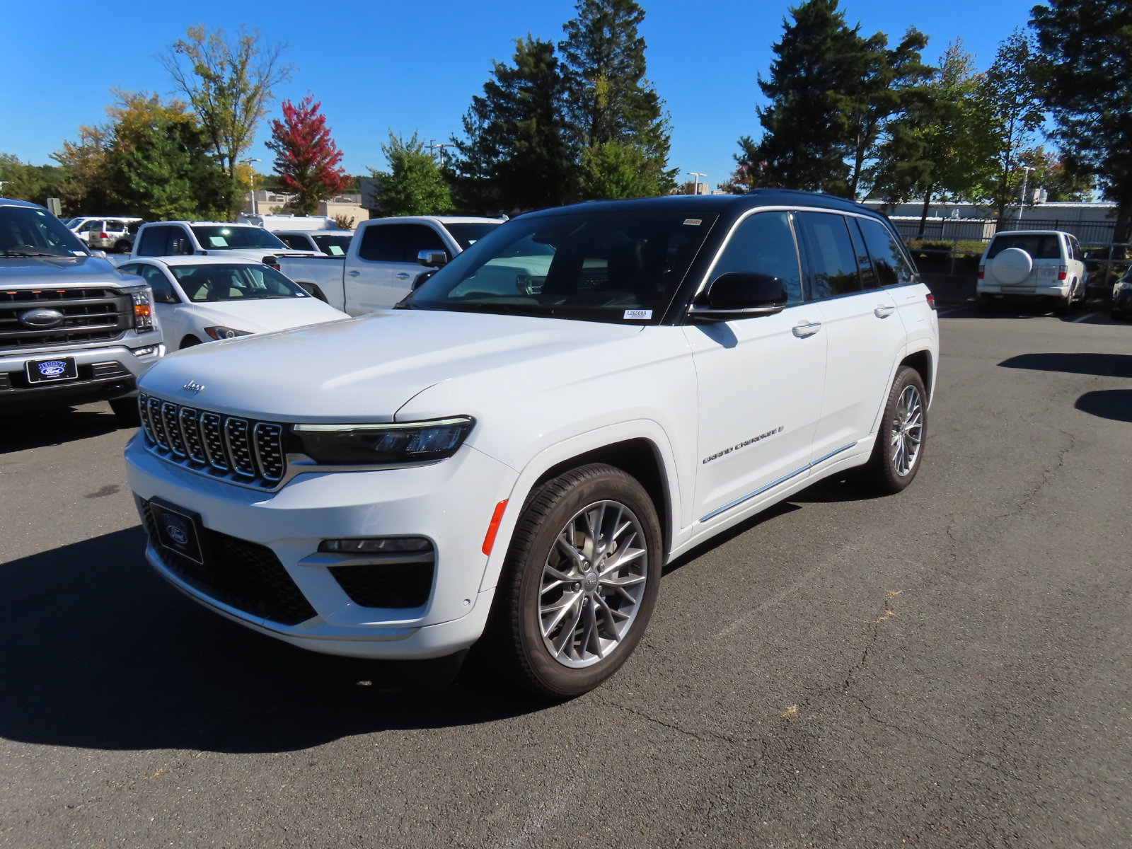 Used 2025 Jeep Grand Cherokee Summit w/ Adv Protech Group IV AWD/4WD image 3