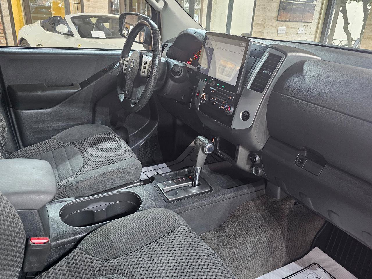 Used 2017 Nissan Frontier SV image 12