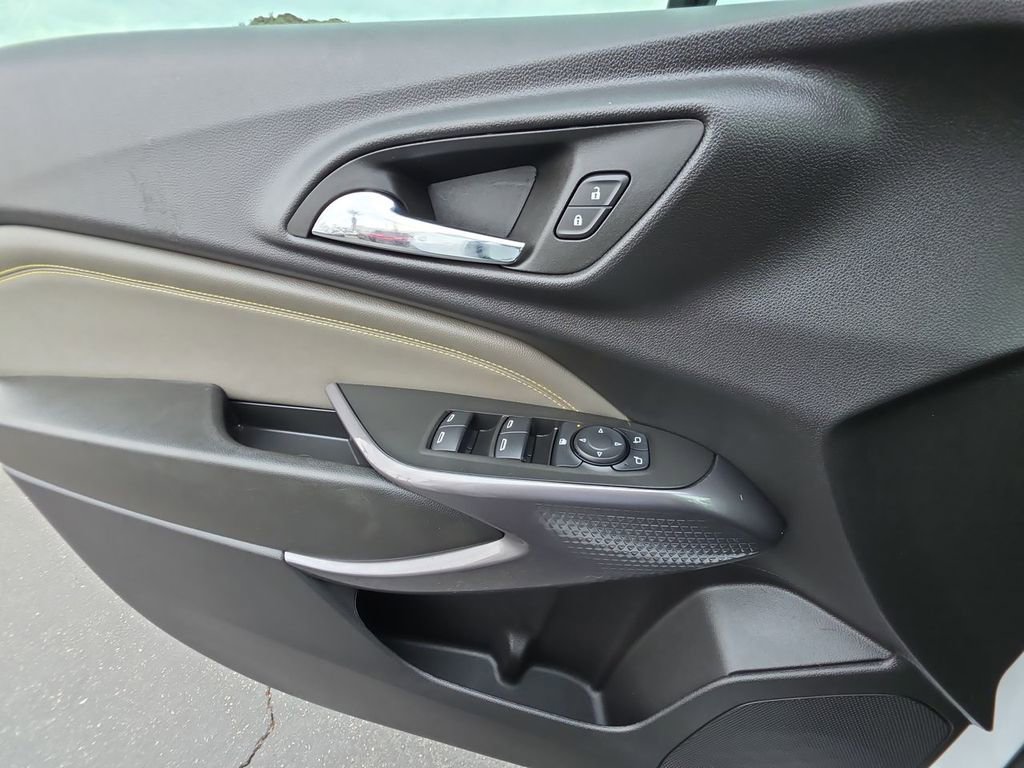 Used 2025 Chevrolet Trax ACTIV w/ Driver Confidence Package image 24