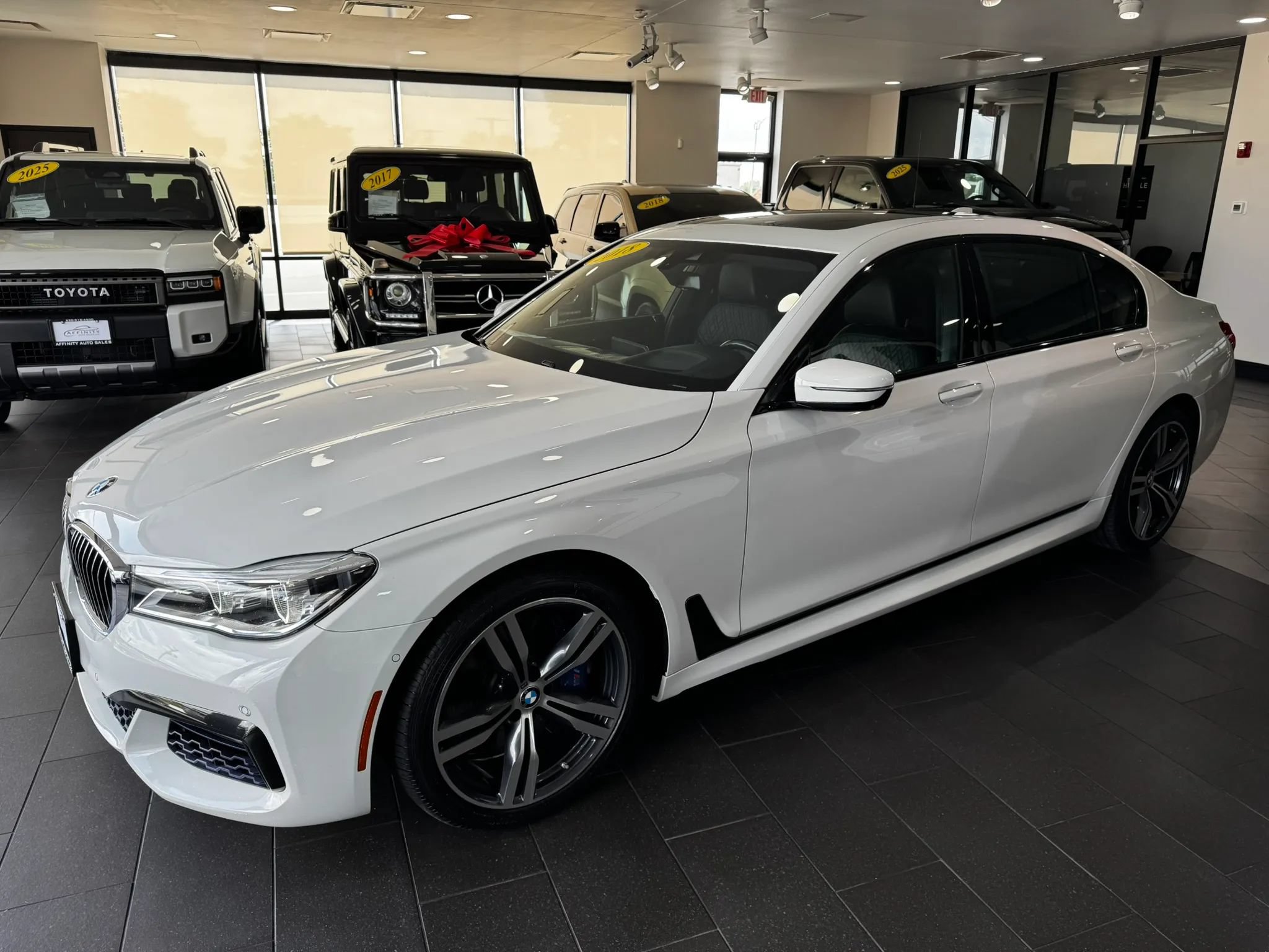 Used 2018 BMW 750i xDrive AWD/4WD image 2