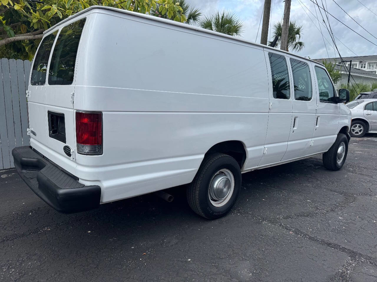 Used 2006 Ford E-250 and Econoline 250 Extended RWD image 4