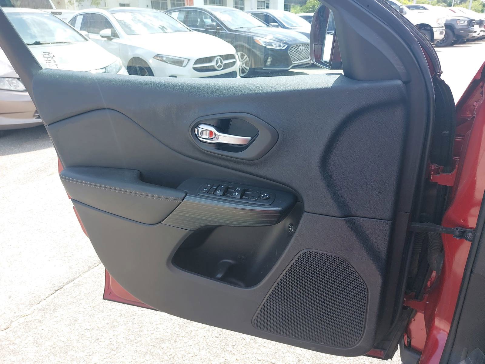 Used 2016 Jeep Cherokee Limited FWD image 25