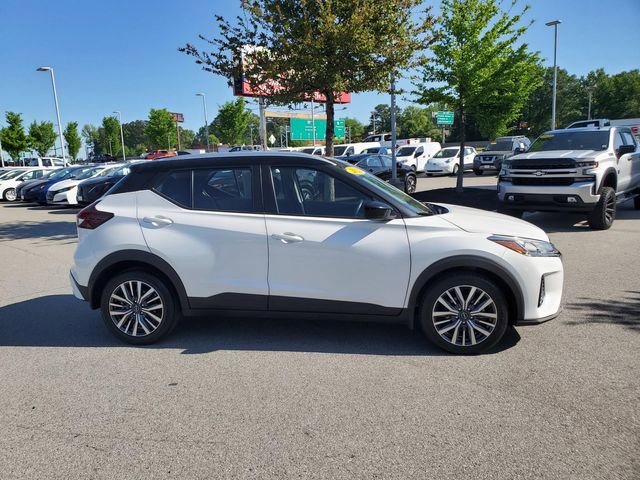 Used 2022 Nissan Kicks SV FWD image 2