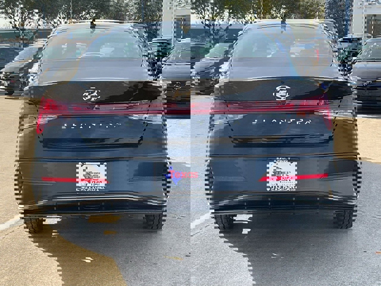 Used 2025 Hyundai Elantra SEL image 6