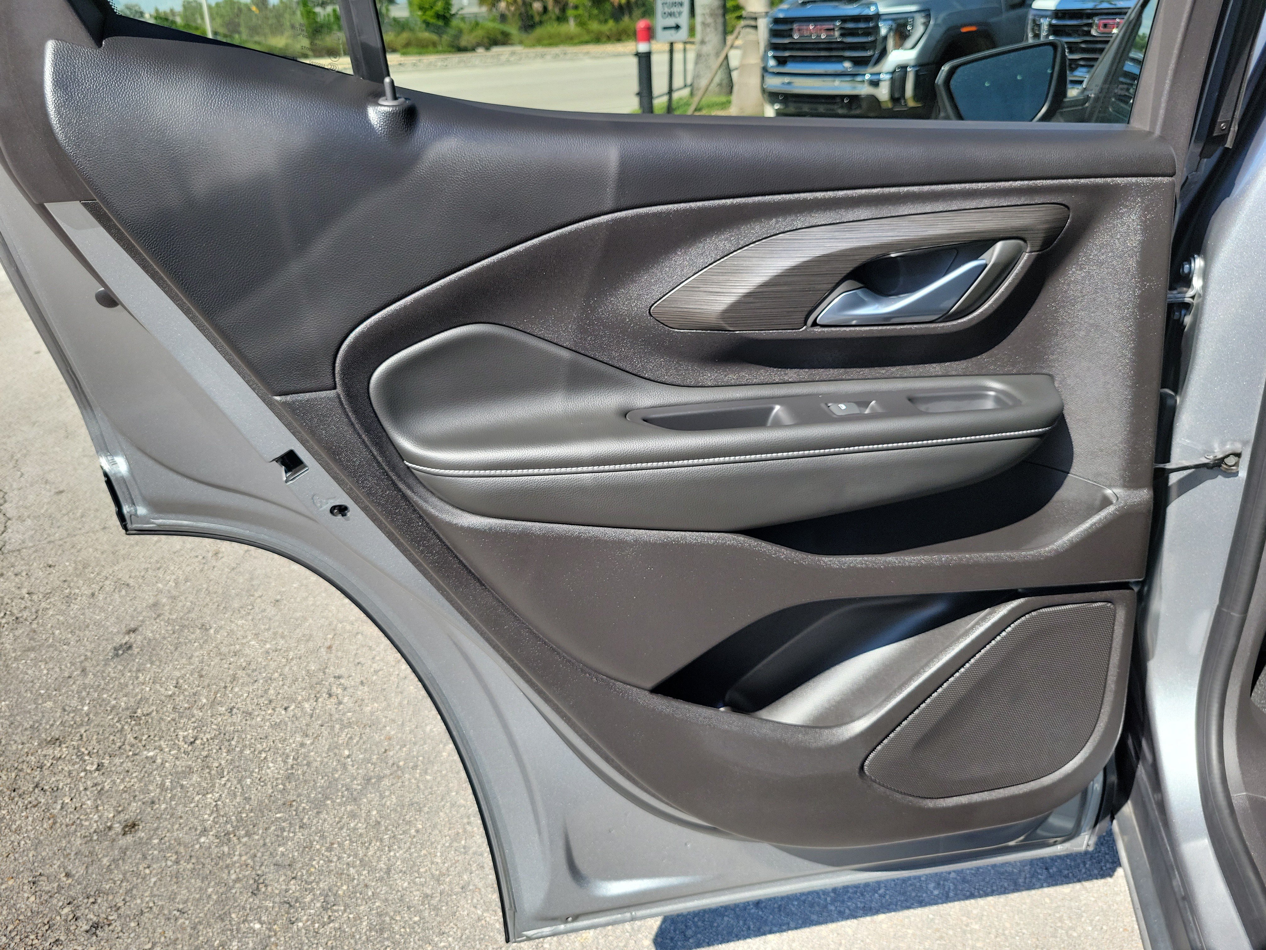 Used 2024 GMC Terrain SLE FWD image 24