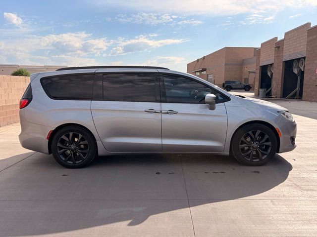 Used 2018 Chrysler Pacifica Touring-L Plus w/ S Appearance Package FWD image 8