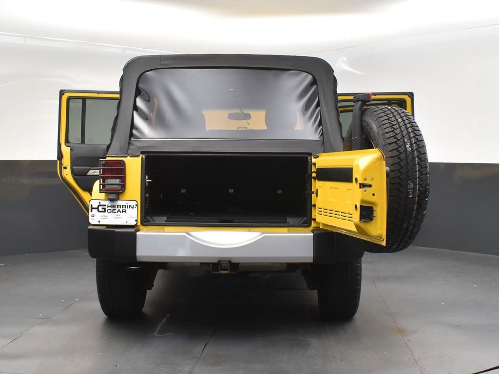 Used 2015 Jeep Wrangler Unlimited Sahara w/ Connectivity Group image 52